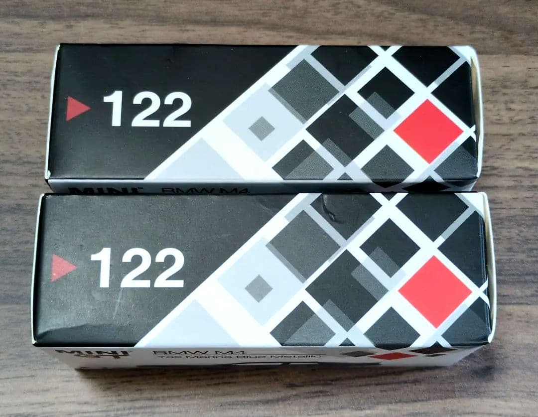 ミニカー MINI GT BMW M4 Yas Marina Blue llic