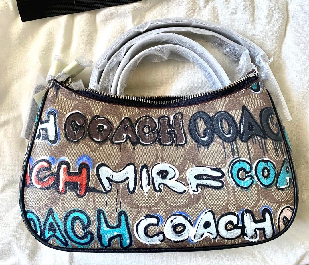 COACH グラフィティショルダーバッグ