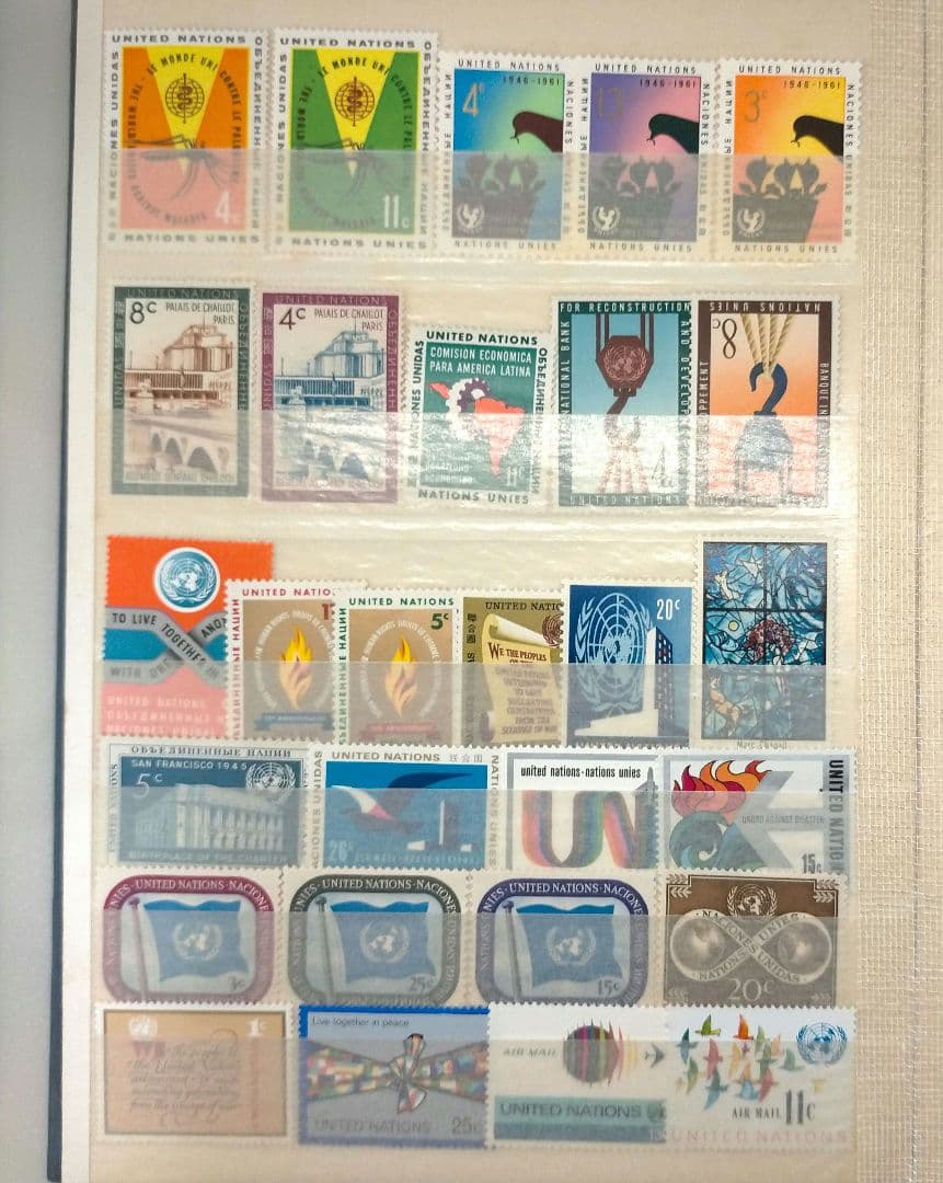 2253 外国切手 国連切手 大量まとめ16ぺ一ジ分全て未使用アルバム付き