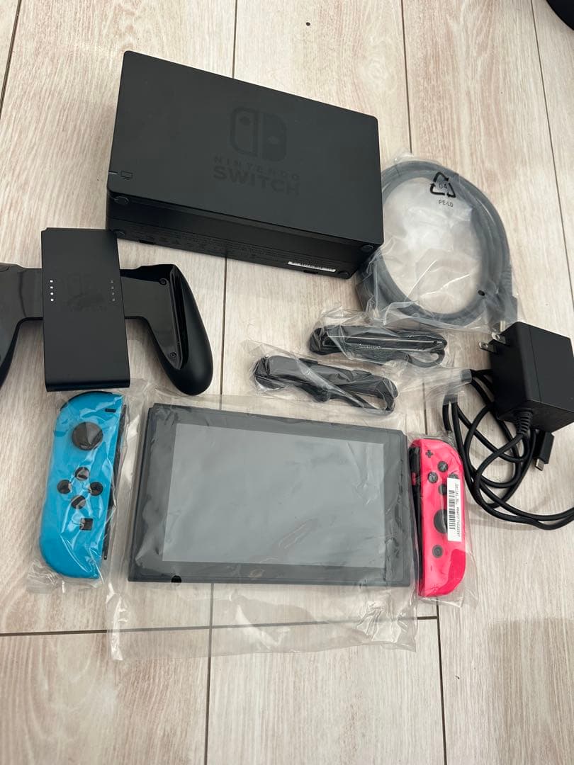 Nintendo Switch 本体 青/赤 Joy-Con付き 初期化済