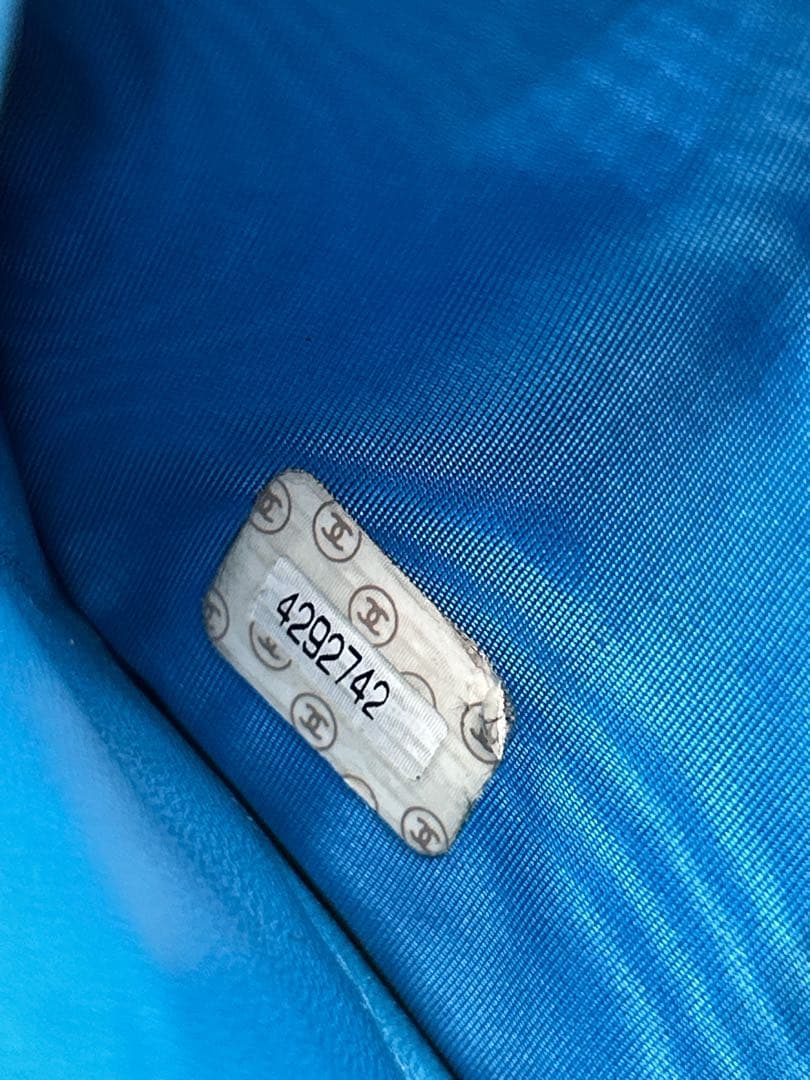 正規品✨CHANEL シールあり✨二つ折り財布 ブルー/704