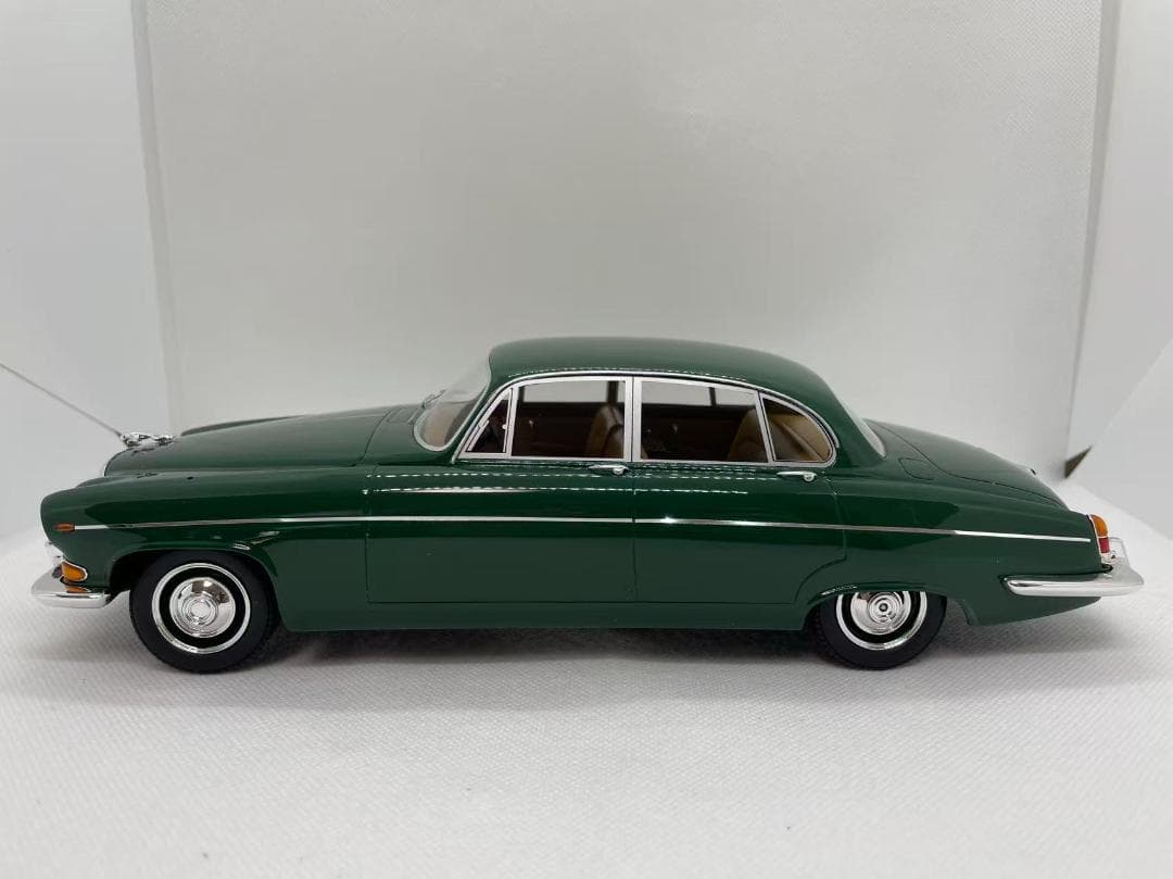 102-023 BOS 1/18 ジャガー J420 G Mark X