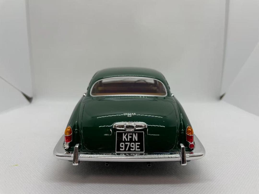 102-023 BOS 1/18 ジャガー J420 G Mark X