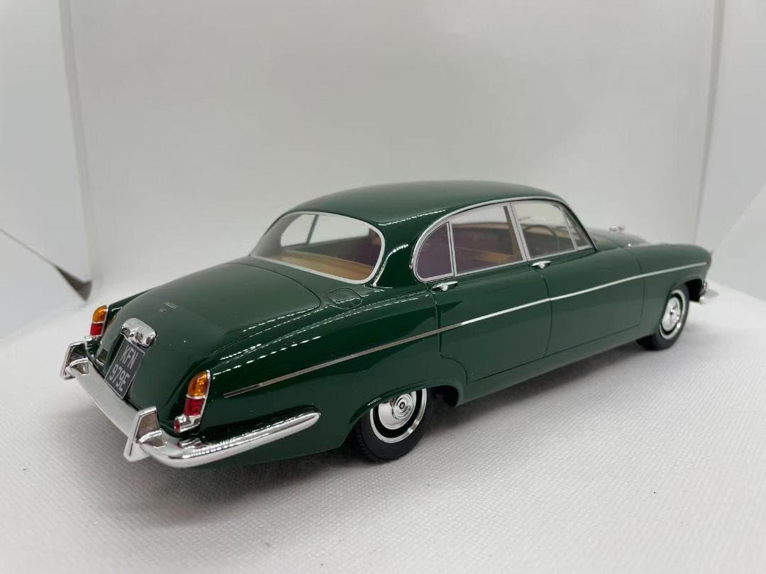 102-023 BOS 1/18 ジャガー J420 G Mark X