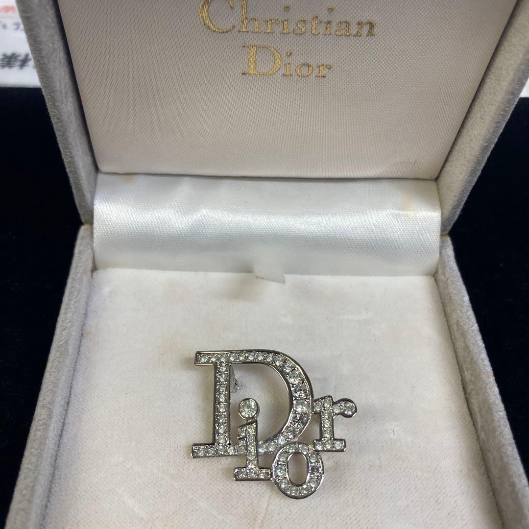 Dior ロゴブローチ シルバー クリスタル
