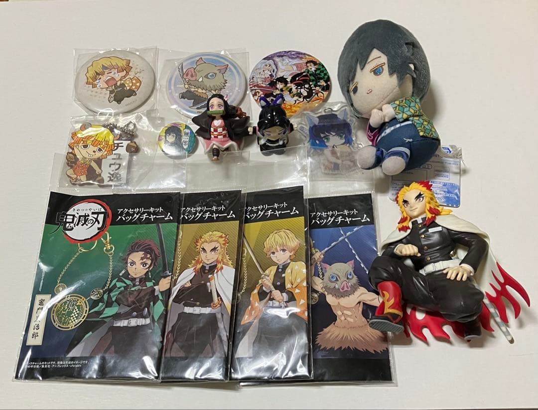 鬼滅の刃　炭治郎　禰豆子　伊之助　善逸　杏寿郎　缶バッジ　フィギュア　まとめ売り