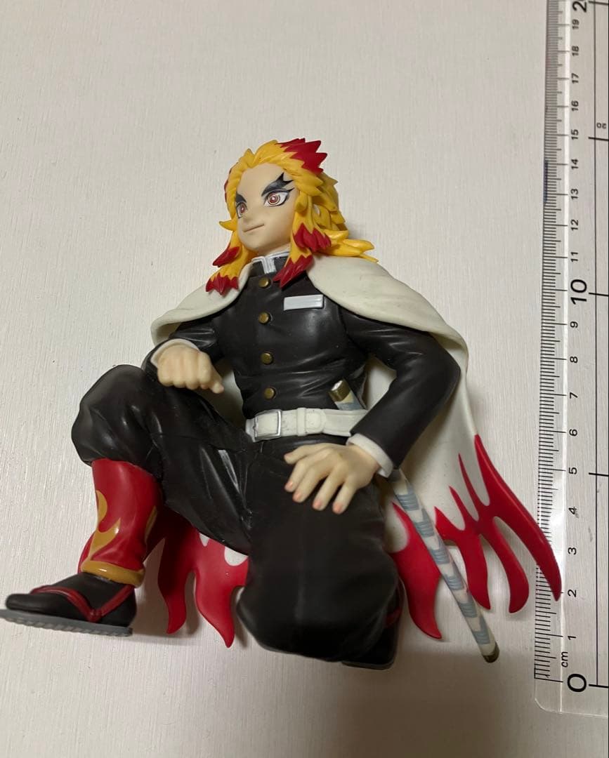 鬼滅の刃　炭治郎　禰豆子　伊之助　善逸　杏寿郎　缶バッジ　フィギュア　まとめ売り