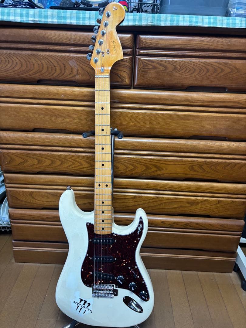 エレキ　ストラスト