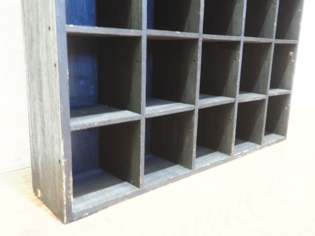 1145 薄型　升目のオープンラック　飾り棚　陳列棚　小物入れ　ケース　レトロ