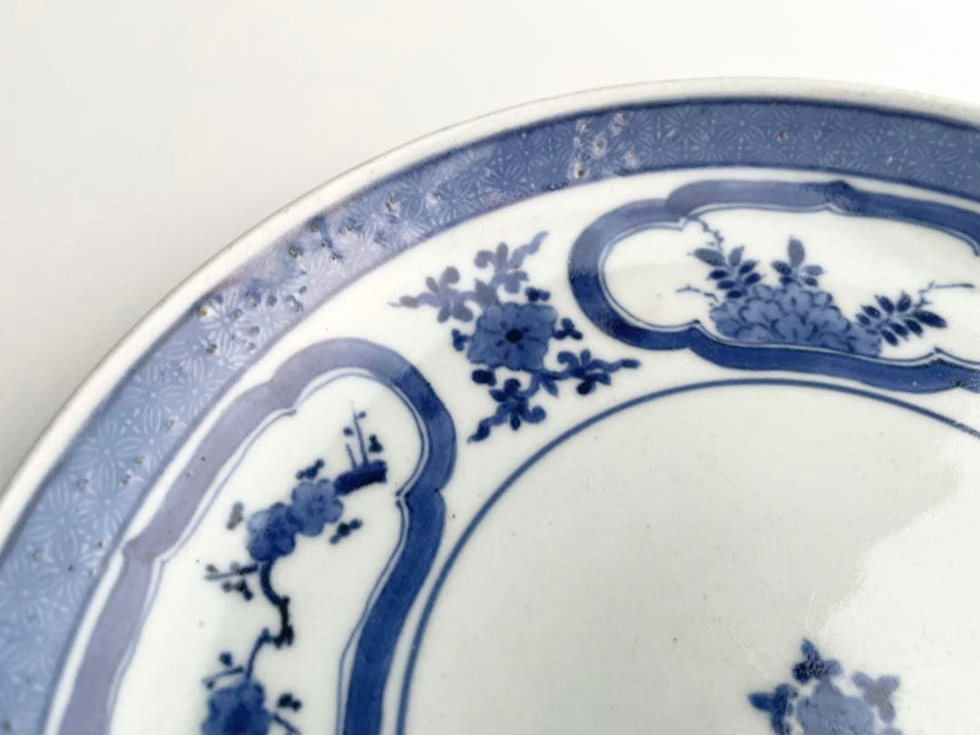 骨董　アンティーク　古伊万里　染付　花文様　七寸皿　窓絵　六弁花　丸皿