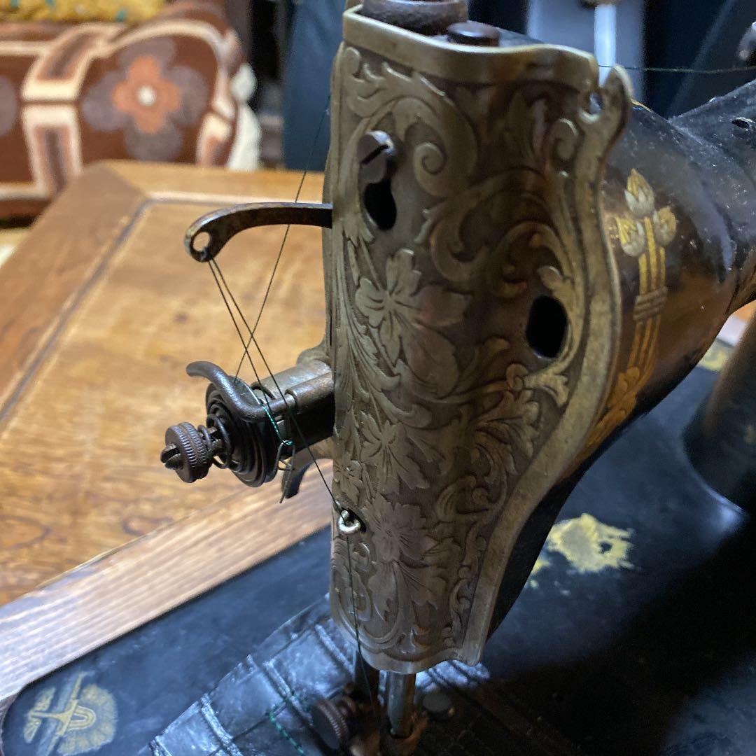 アンティークのミシン