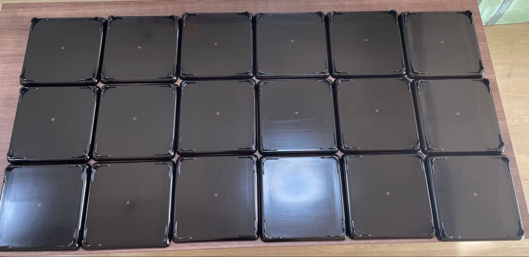 【現状品】輪島塗 漆器 黒 足付き膳 御膳 金彩 松 18客 レトロ 割烹屋