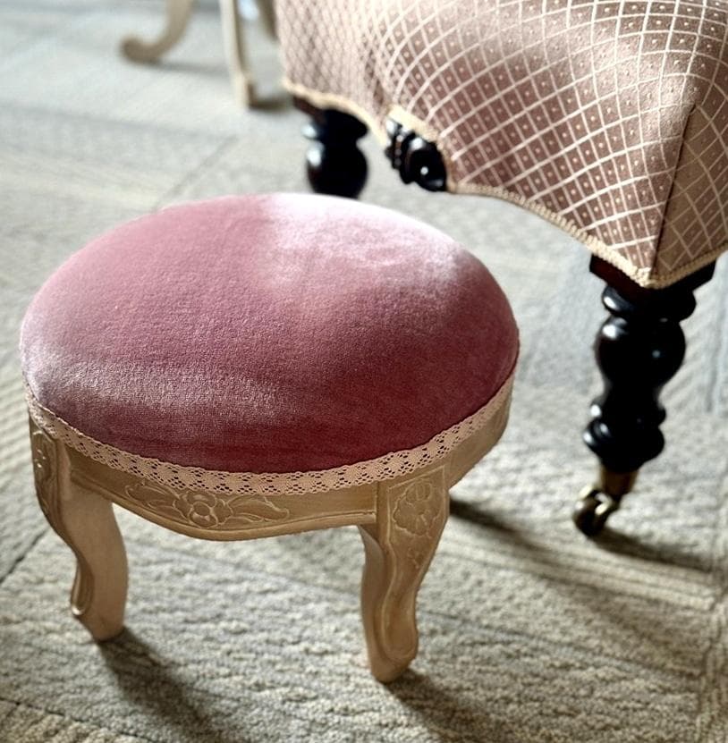 美品　張り替済み　フットスツール　足置き かわいいベビーピンク