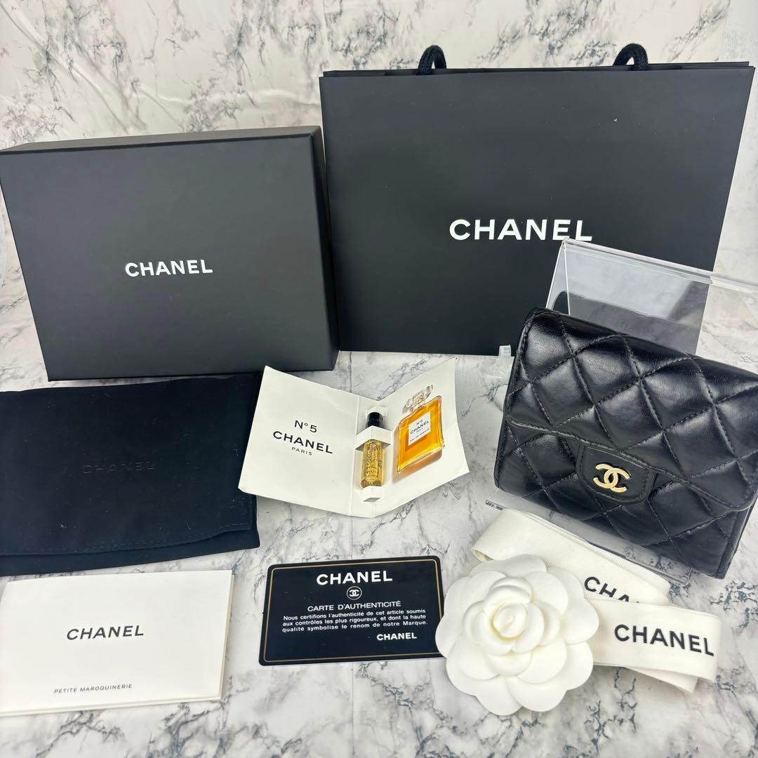 96 CHANEL マトラッセ　ラムスキン　三つ折り財布