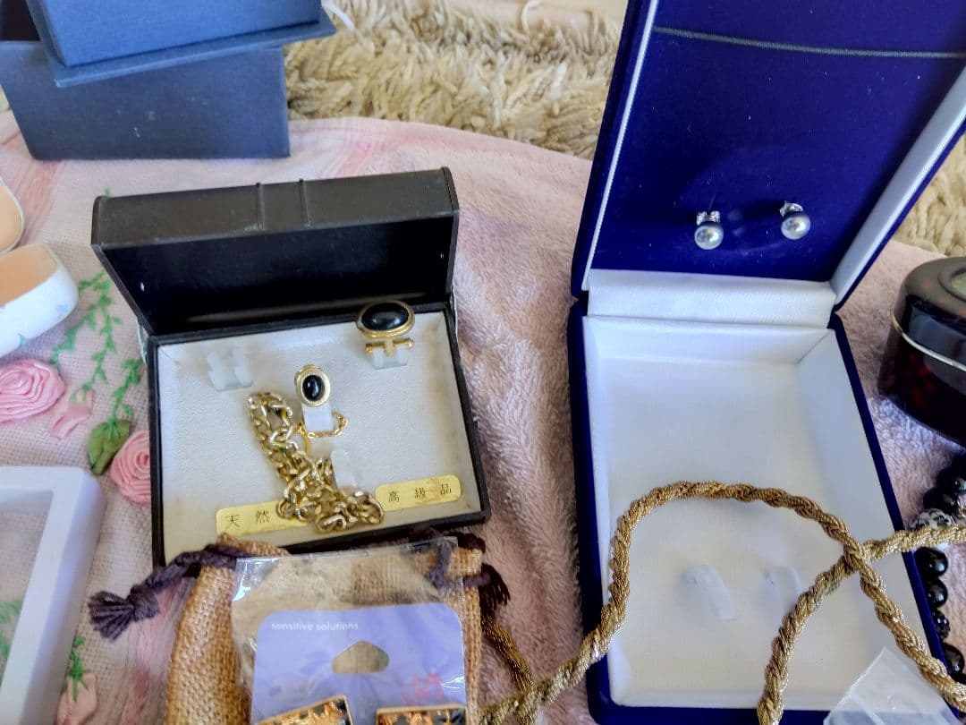 アクセサリー　まとめ売り 約４Kg 以上ジャンク品