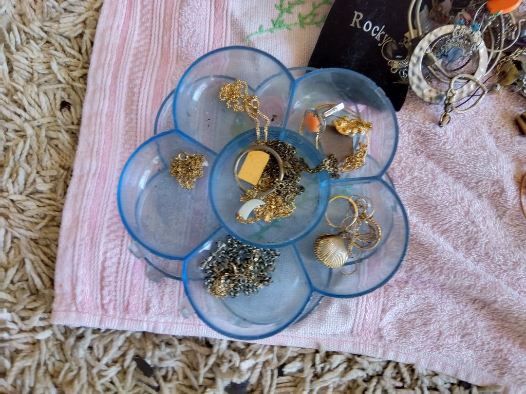 アクセサリー　まとめ売り 約４Kg 以上ジャンク品