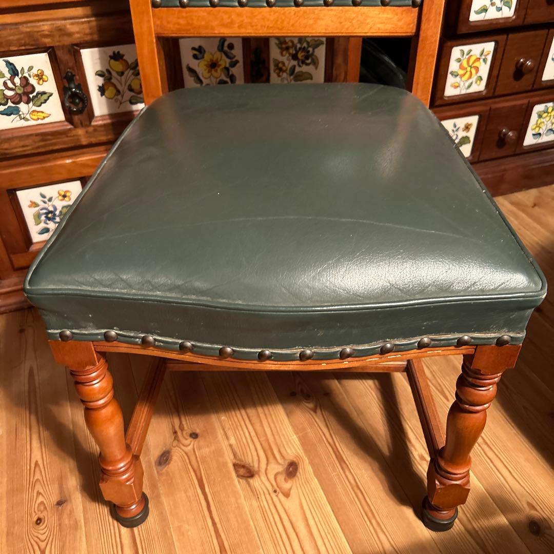 アンティーク調の椅子5脚