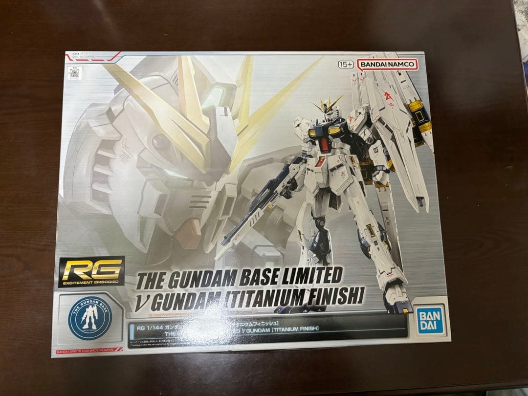 ガンプラ　ガンダムベース限定　νガンダム　チタニウムフィニッシュ