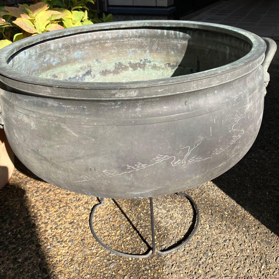 青銅製３脚付き骨董火鉢（底の穴を塞ぎ睡蓮鉢や金魚・メダカ鉢などに）