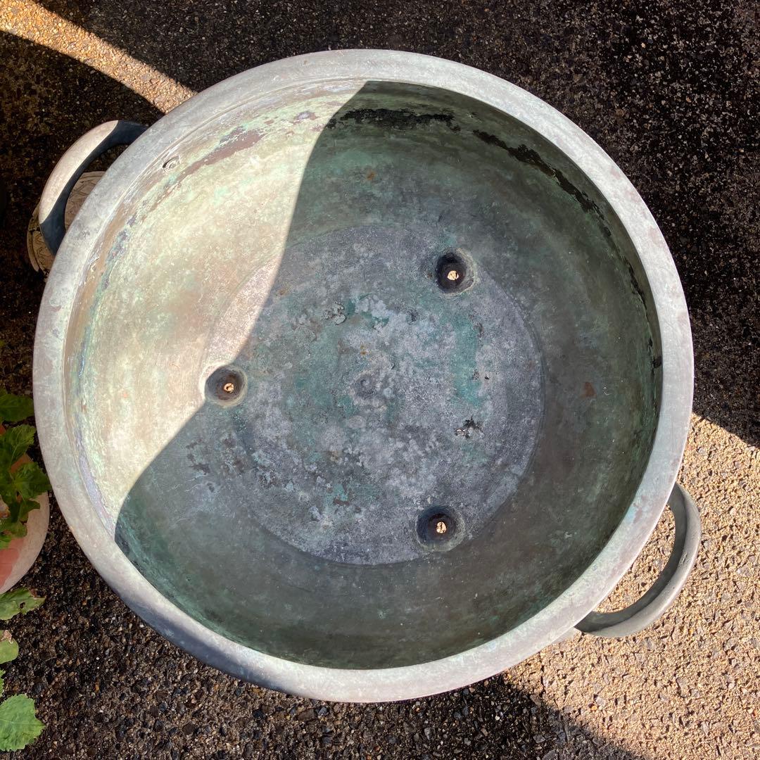 青銅製３脚付き骨董火鉢（底の穴を塞ぎ睡蓮鉢や金魚・メダカ鉢などに）