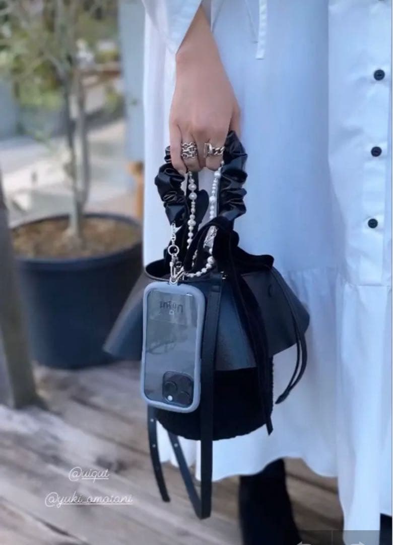 美品！完売品　ユイクト　スマホストラップ　パール付きuiqut