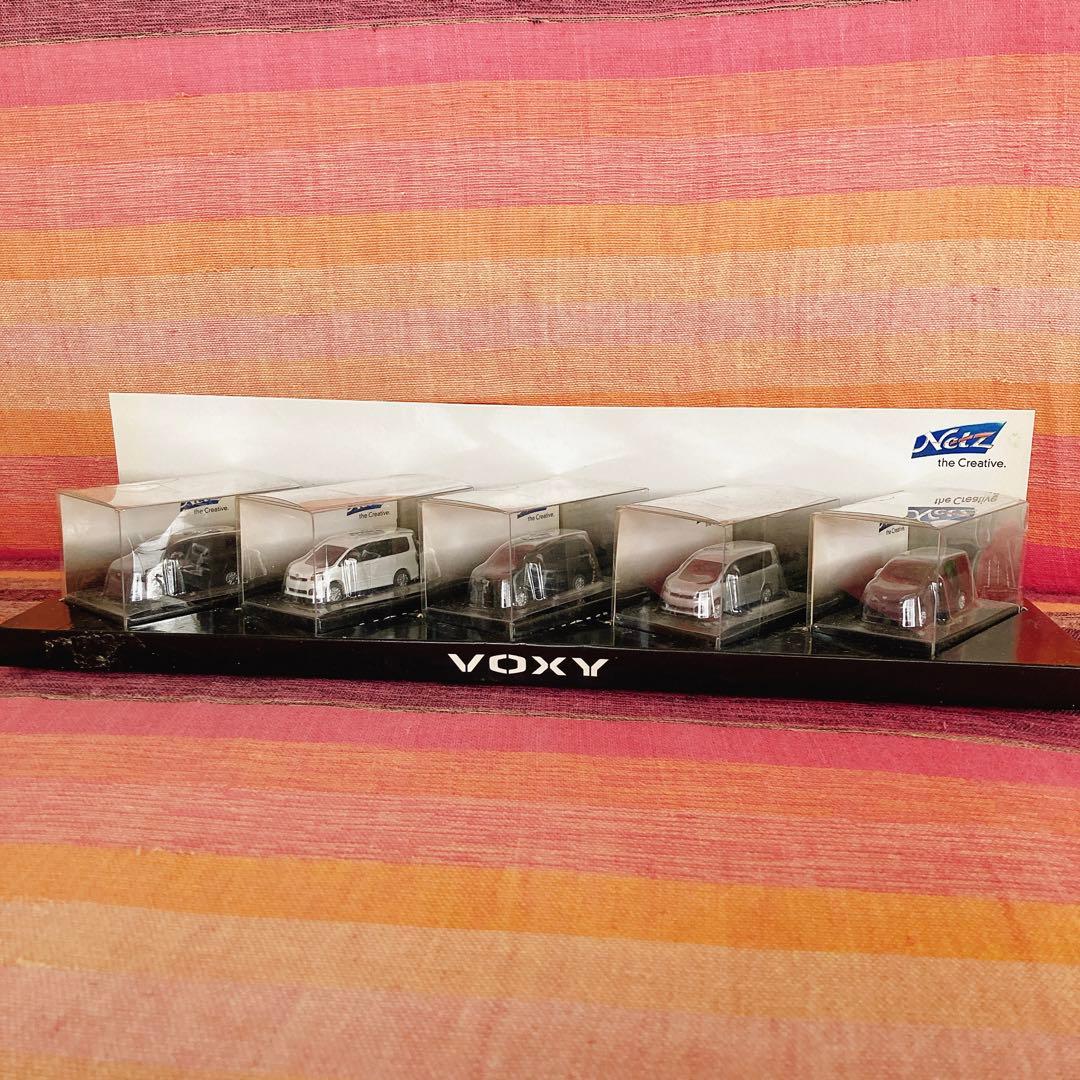 VOXY プルバックカー　LEDキーホルダー　ミニカー