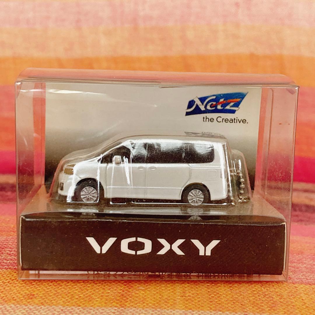 VOXY プルバックカー　LEDキーホルダー　ミニカー