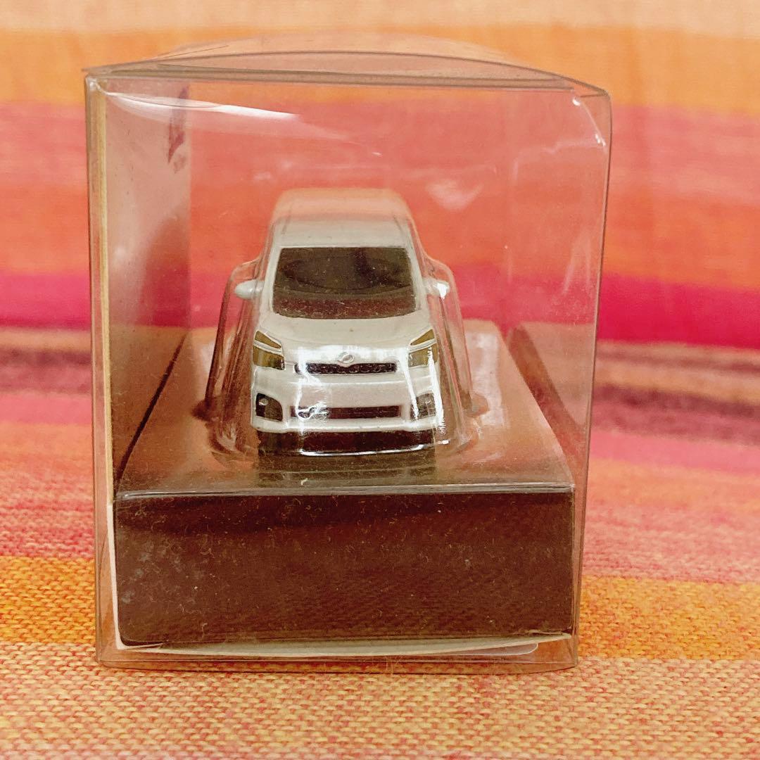 VOXY プルバックカー　LEDキーホルダー　ミニカー