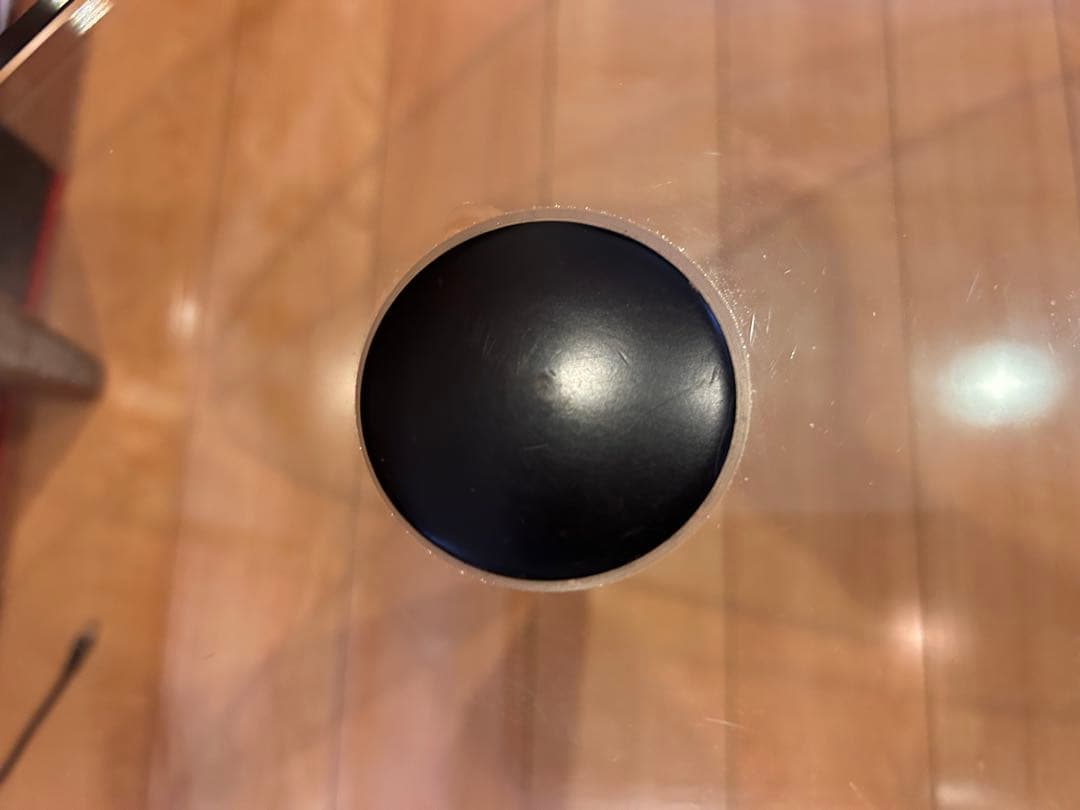 アシンメトリックガラステーブル