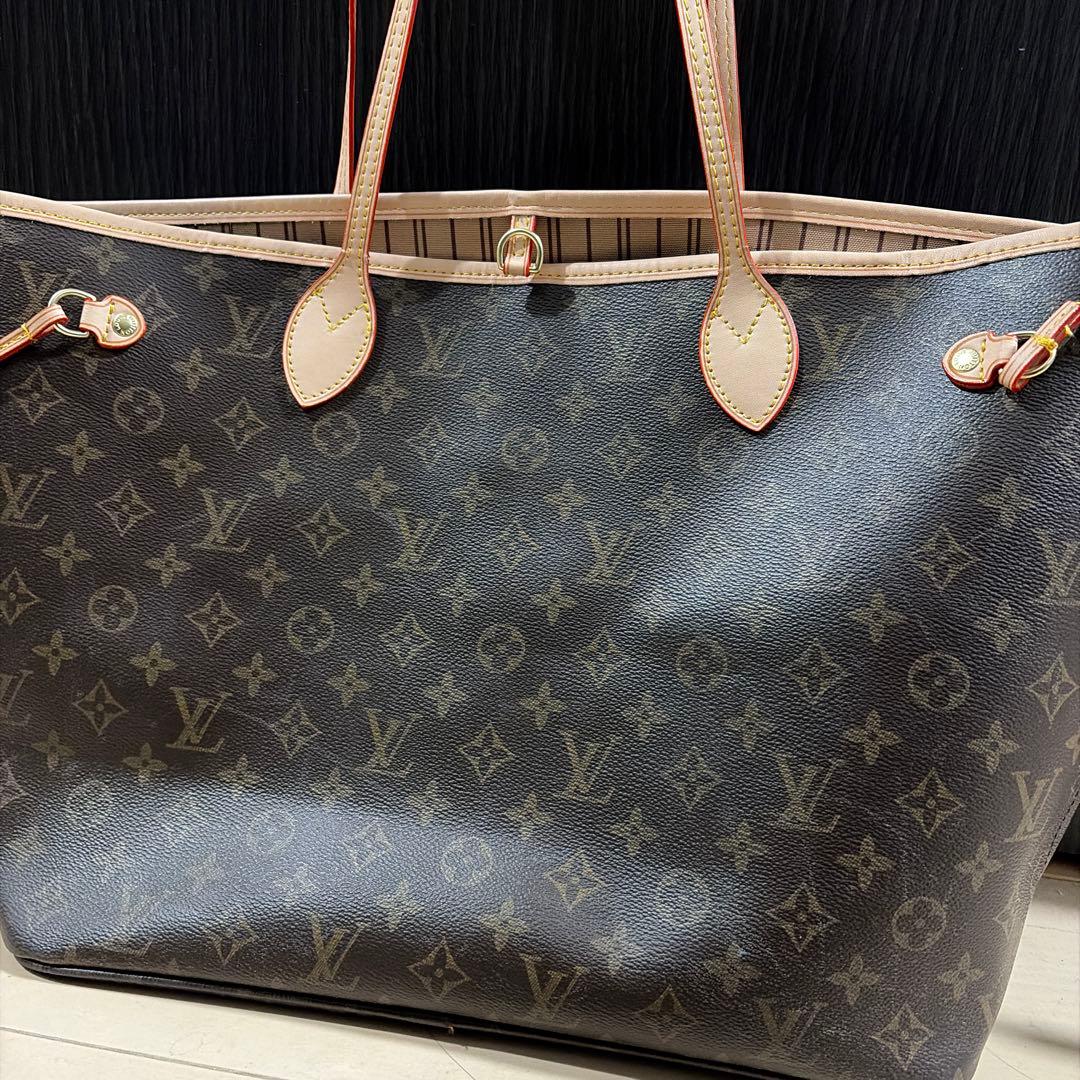 ヴィトンバンドバッグです。 叔母から譲り受けましたが、ほとんど使ってません