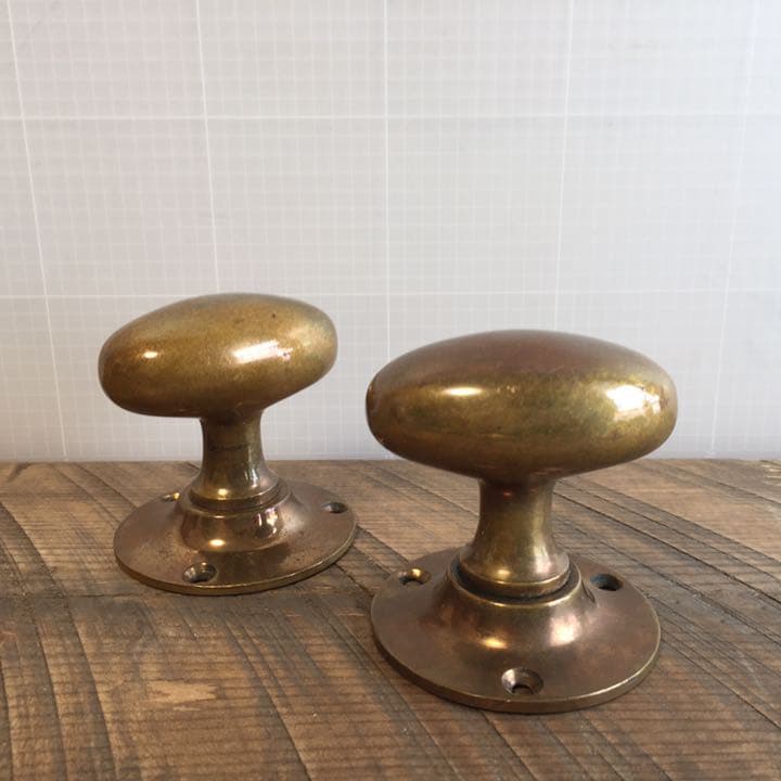 西洋アンティーク品 真鍮無垢製アンティークドアノブ 2つ組セット