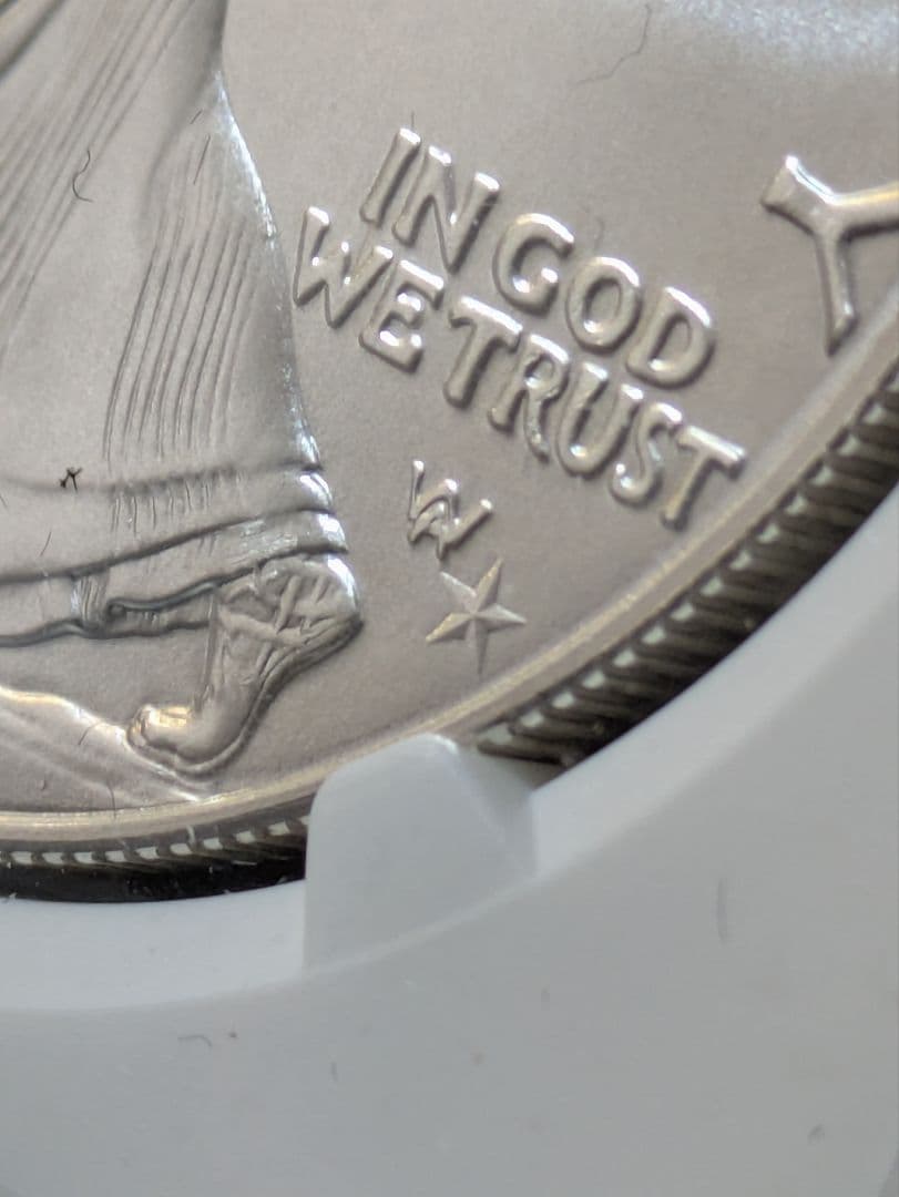 【超激レア！！米国造幣局史上初！】国内未流通の特別なアメリカンシルバーイーグル