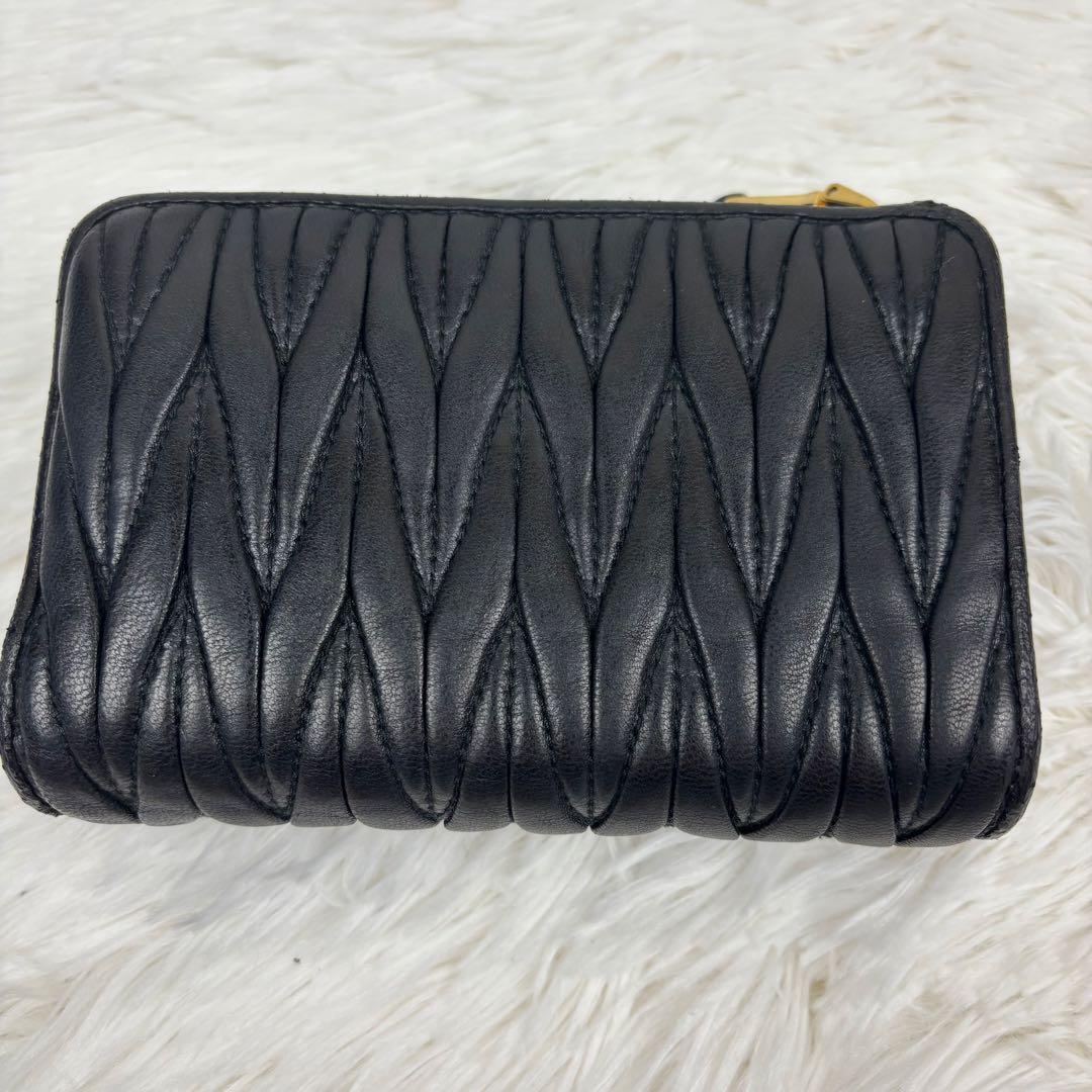 ミュウミュウ　マテラッセ　L字ファスナー　コンパクトウォレット　ブラック　金ロゴ