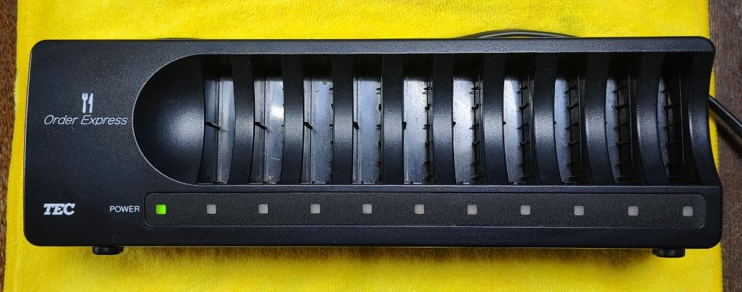 10ヶ月のみ使用品！安心のTEC完全整備品！TECハンディHTL-100用充電器