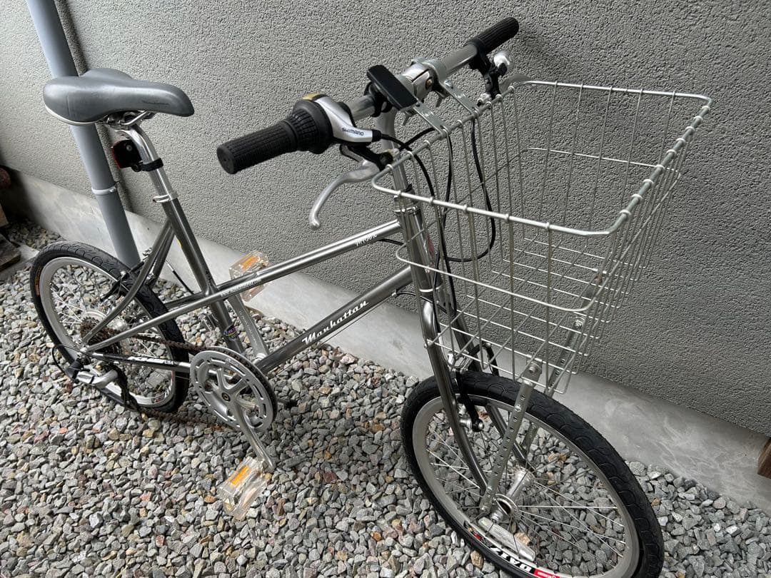 マンハッタンバイク ミニベロ 前カゴ付き　シルバー