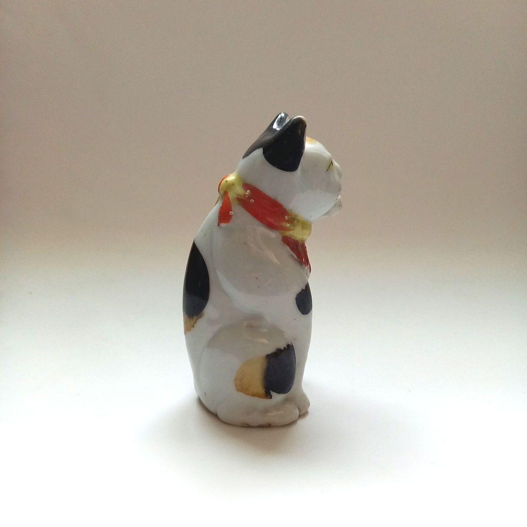 招き猫　磁器人形　猫の置物