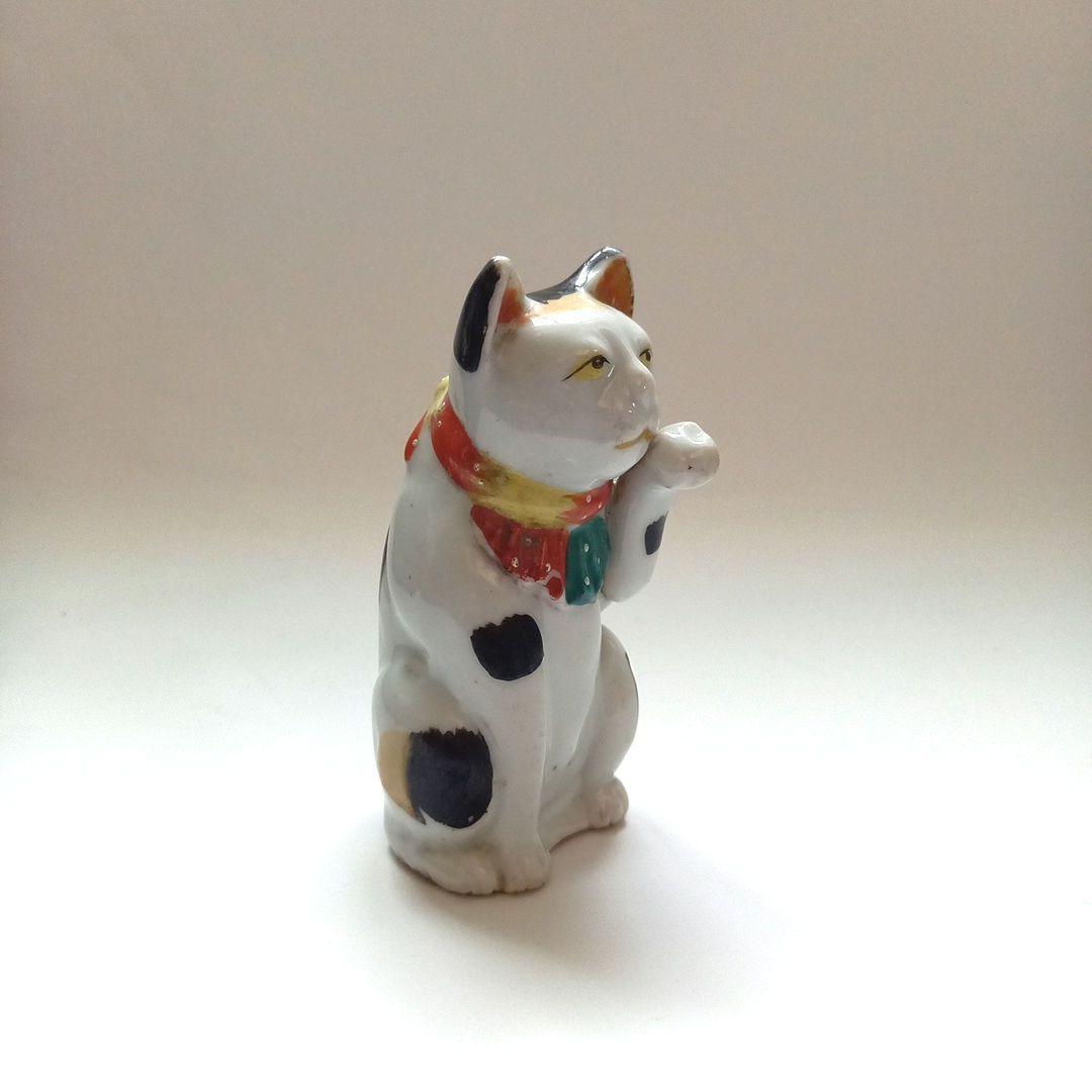 招き猫　磁器人形　猫の置物