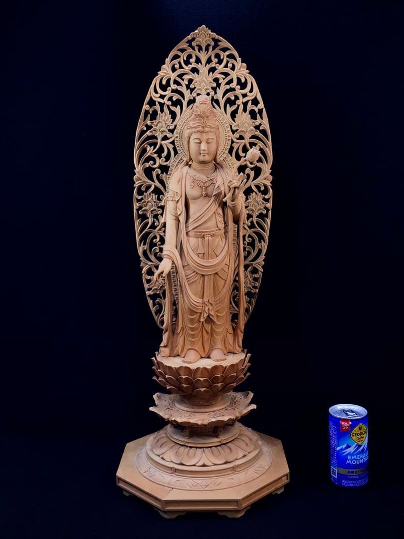 井波彫刻　聖観音菩薩立像　蓮の花の台座付き　大型　高さ約65cm