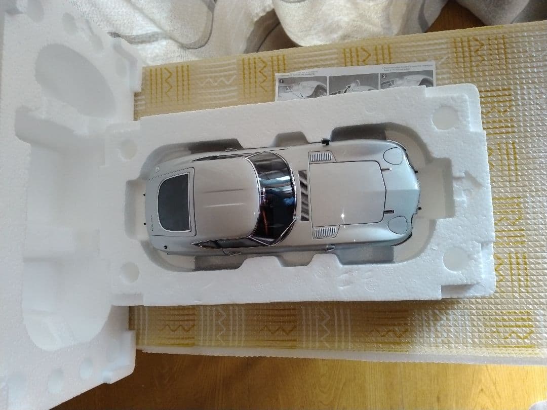 18/1 トヨタ2000GT シルバー塗装　美品