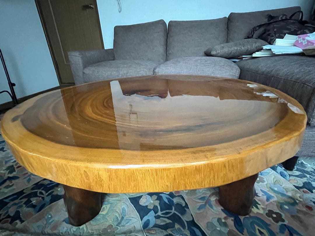 一枚板の高級木製テーブル