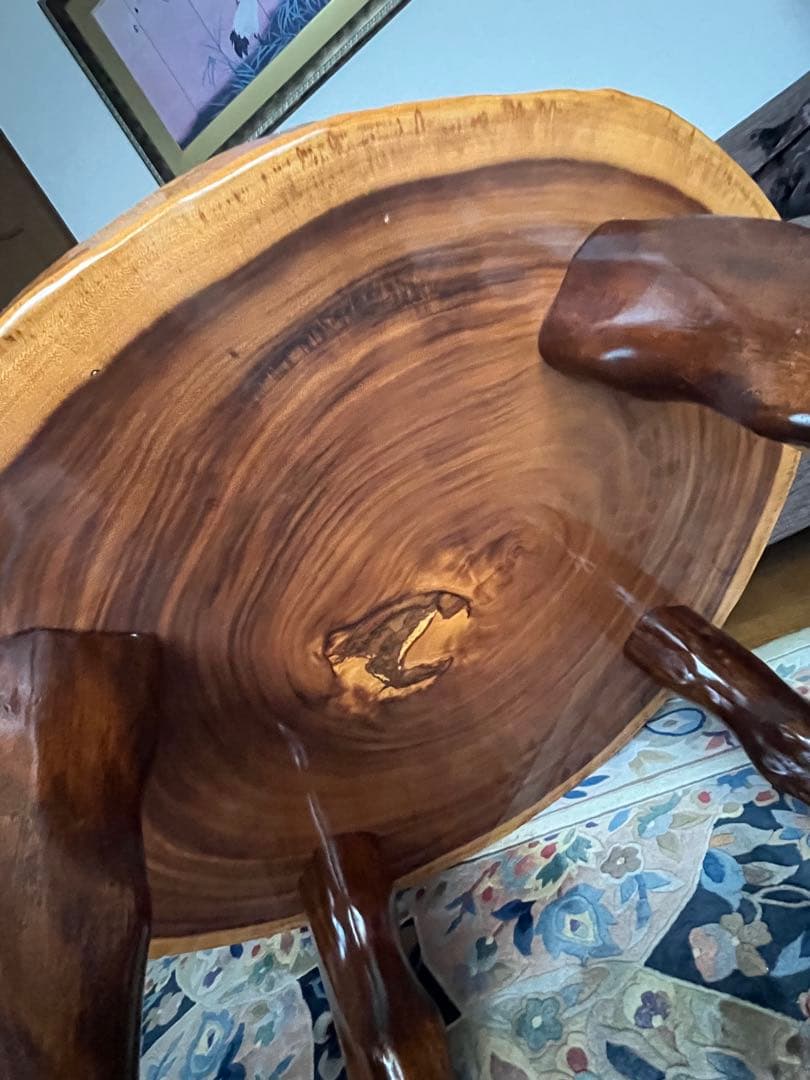 一枚板の高級木製テーブル