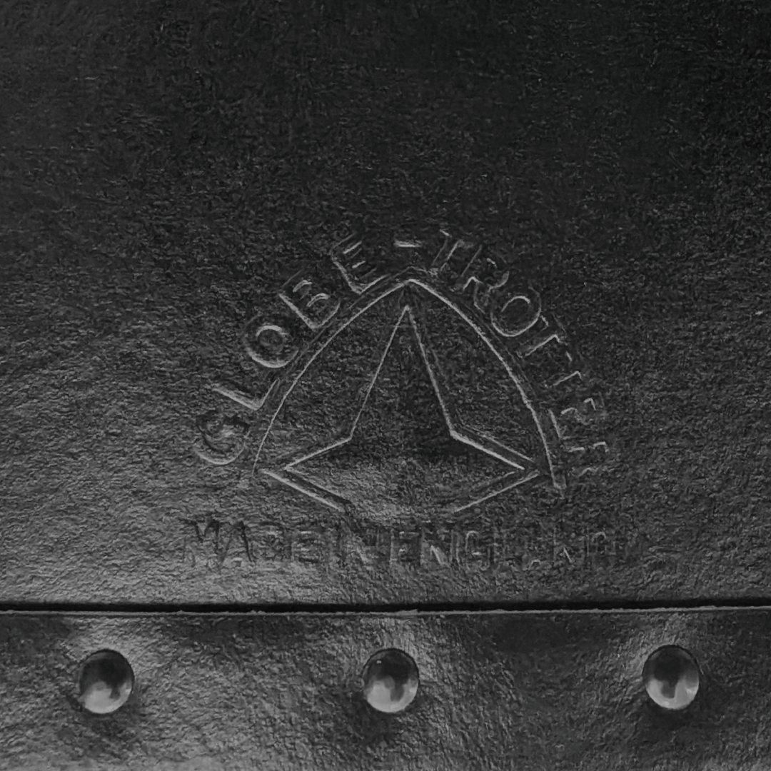 美品★グローブトロッター２輪／21インチ３５Ｌ中古トロリースーツケース鍵ベルト付