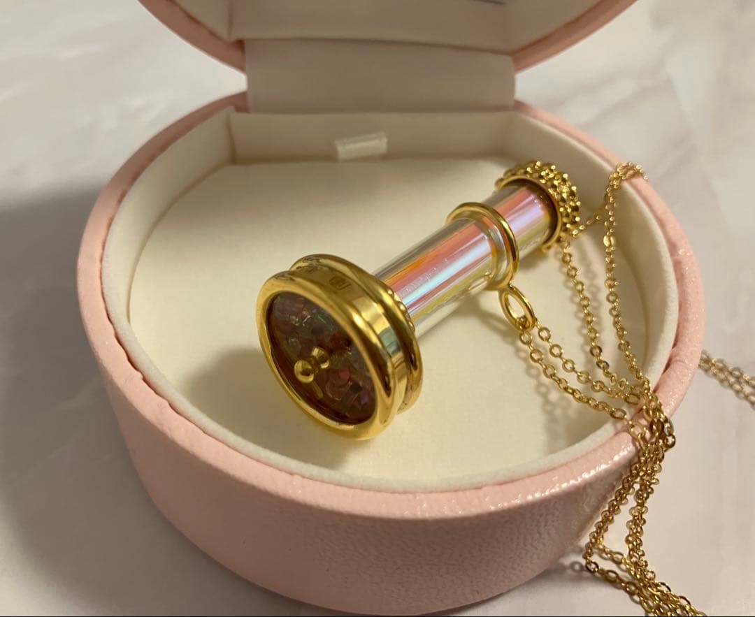 劇場版「美少女戦士セーラームーンEternal」ガラスの万華鏡ペンダント