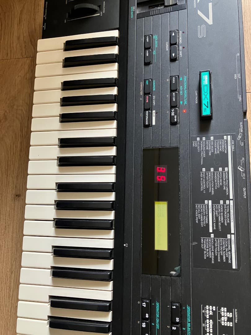 Yamaha DX7S シンセサイザー 本体とデータROM