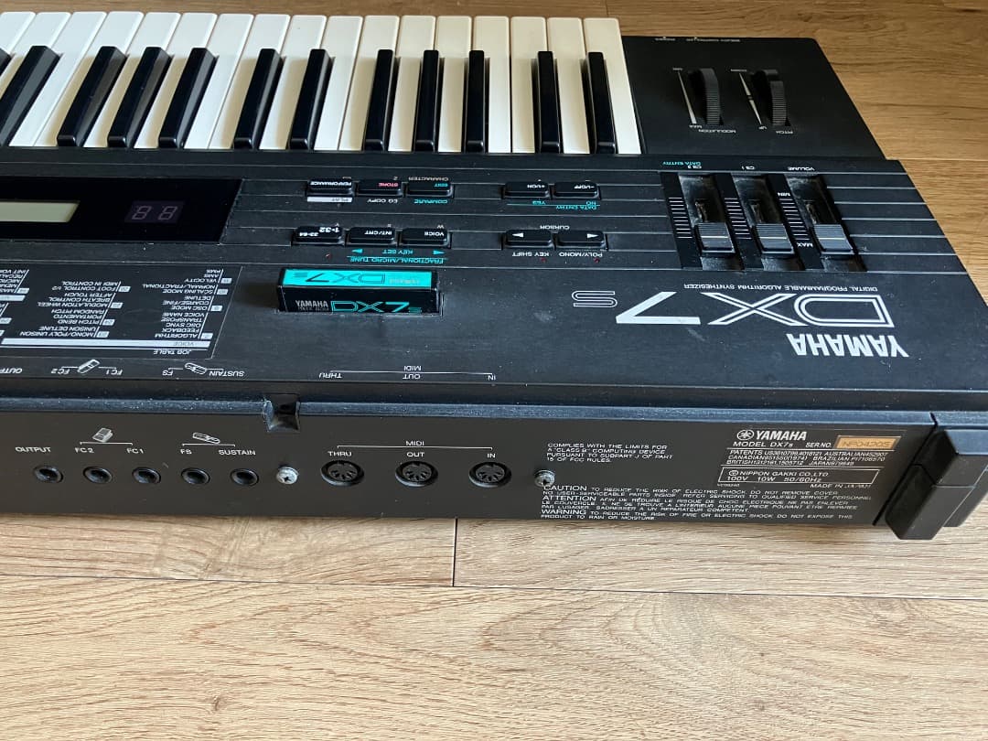 Yamaha DX7S シンセサイザー 本体とデータROM