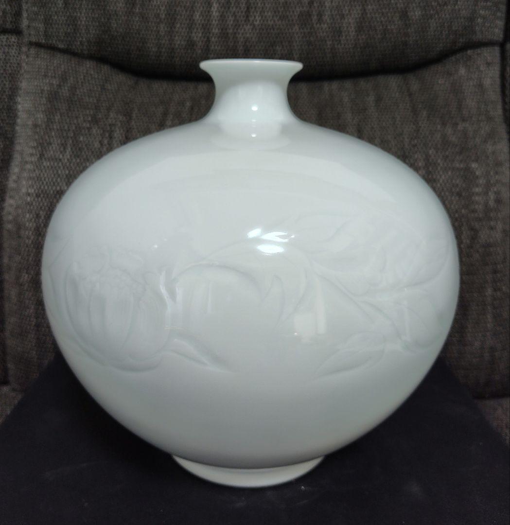 中村清六　佐賀県重要文化財保持者　白磁牡丹彫　壷　図録掲載作品　価格表50万円