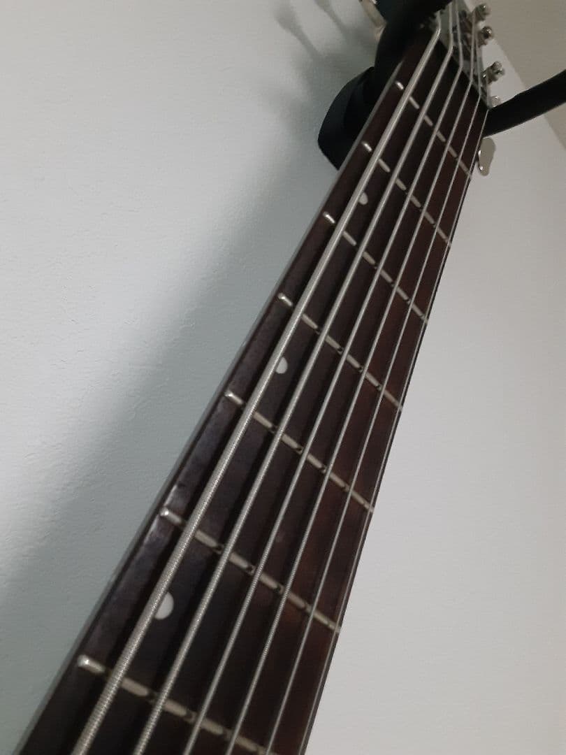 メルカリ便　playtech 6弦ベース　レギュラーチューニング済み