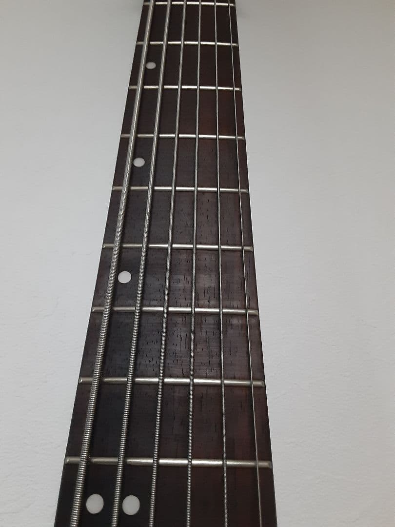 メルカリ便　playtech 6弦ベース　レギュラーチューニング済み