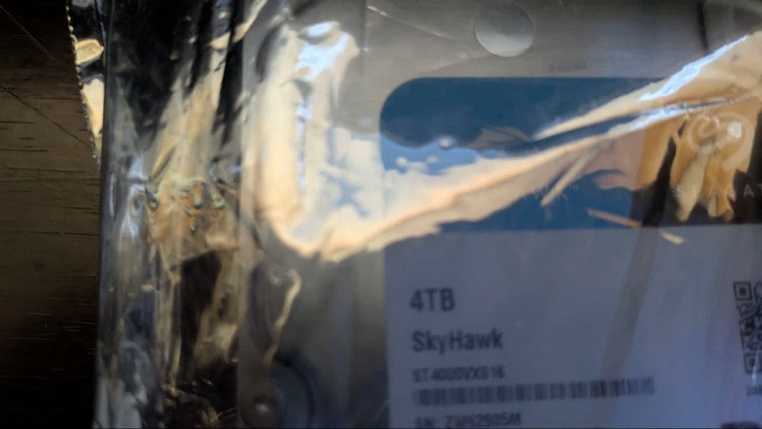 Seagate　スカイホーク　HDD4TB新品　2枚