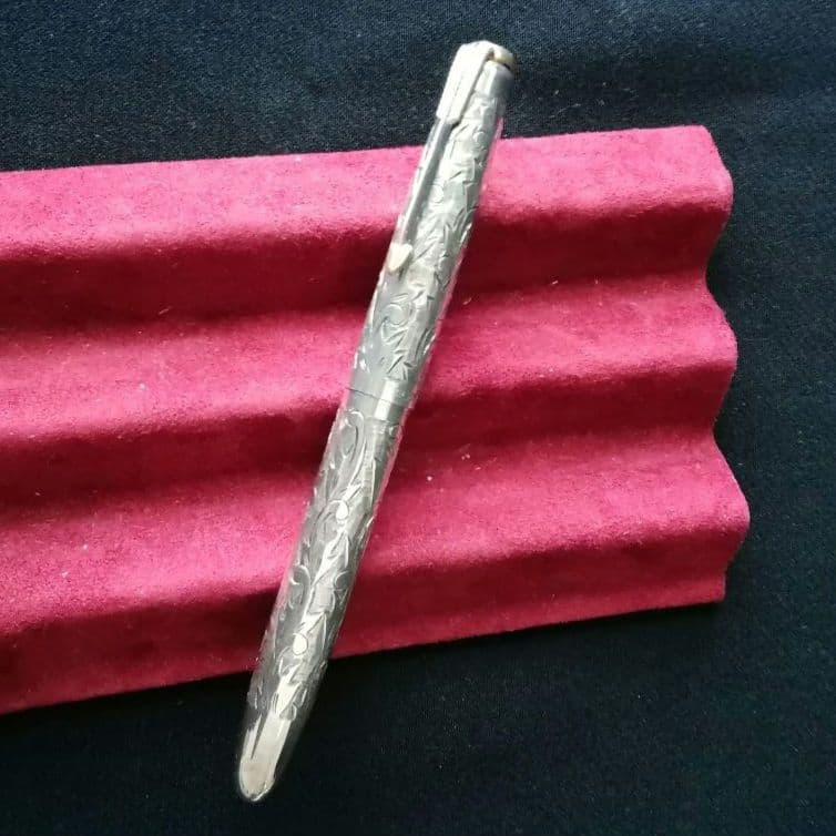 逸品　シルバー　万年筆　精巧で美しい総片切彫りボディ　エングレイブ